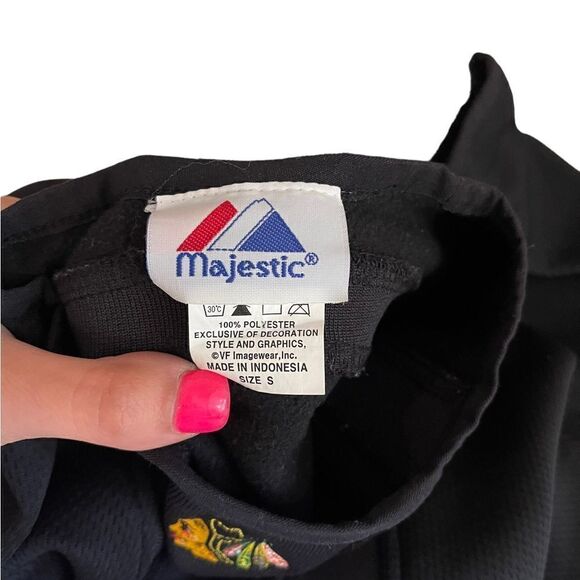 Majestic Blackhawks Long Sleeve Shirt Size Small - Picture 2 of 3